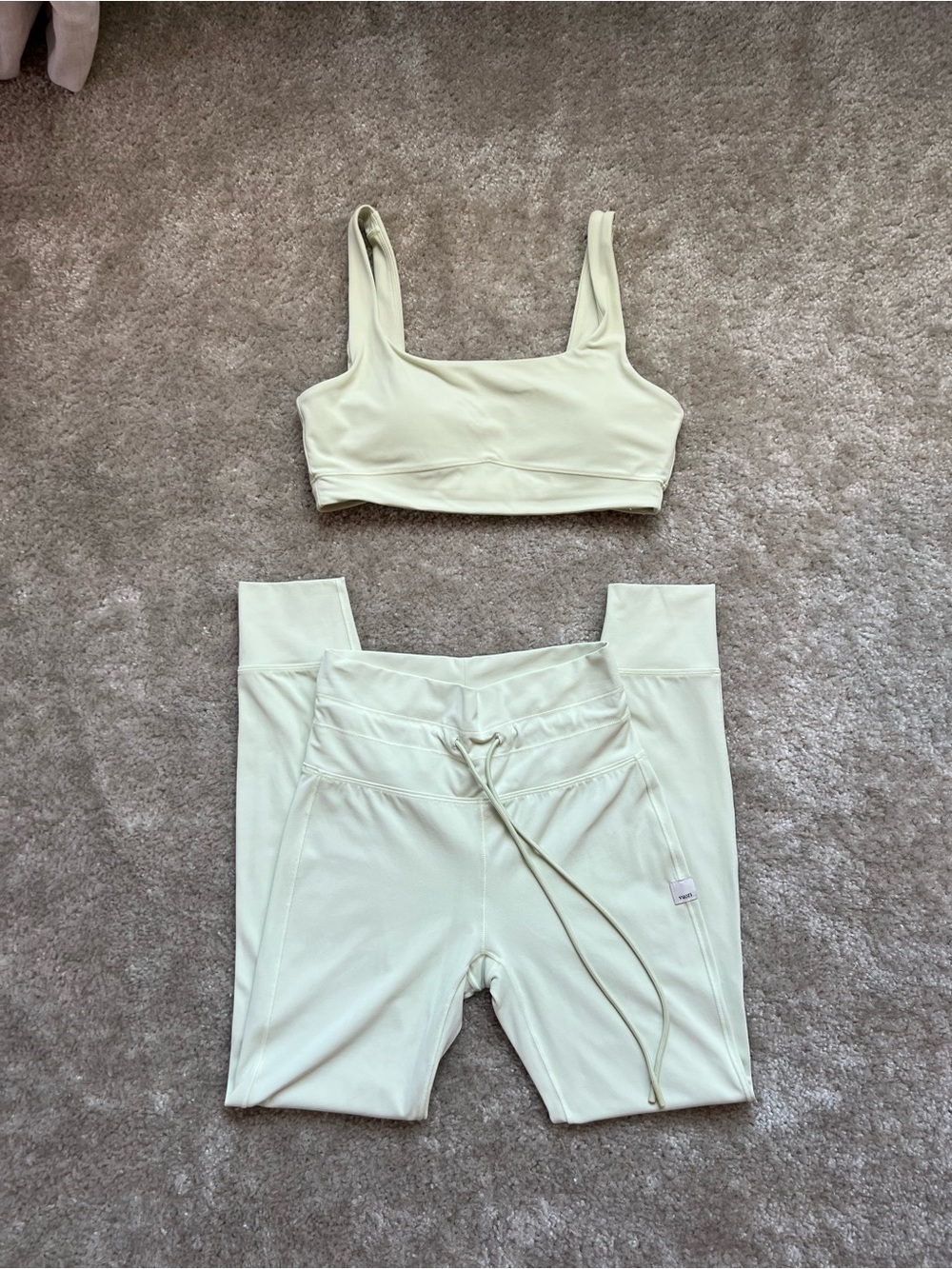 Vuori workout set in color yellow